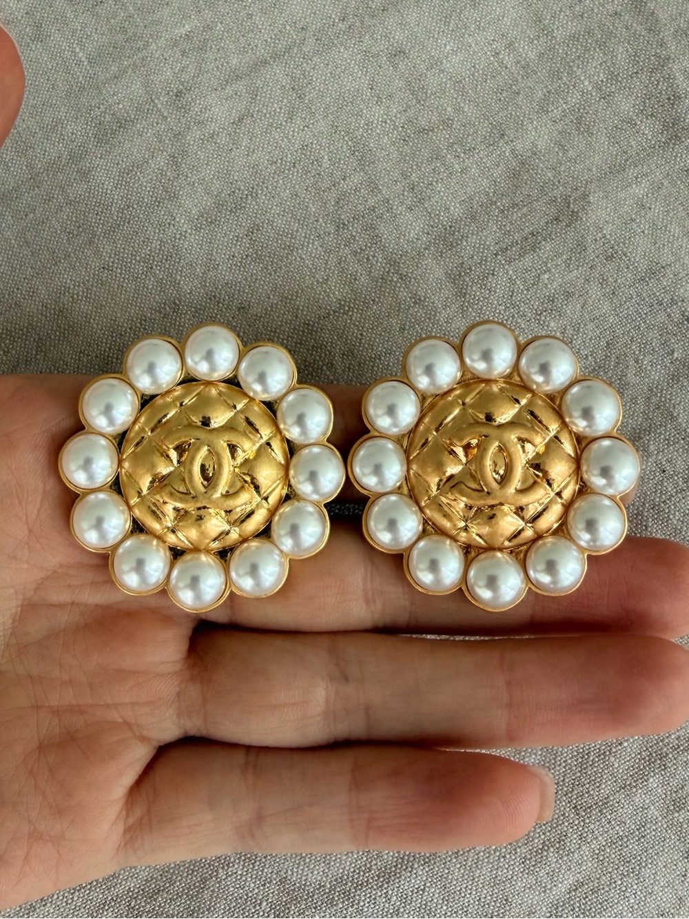 ✨Vintage CHANEL Quilted Pearl Clip-On Earrings Oversized CC Logo Gold Tone✨